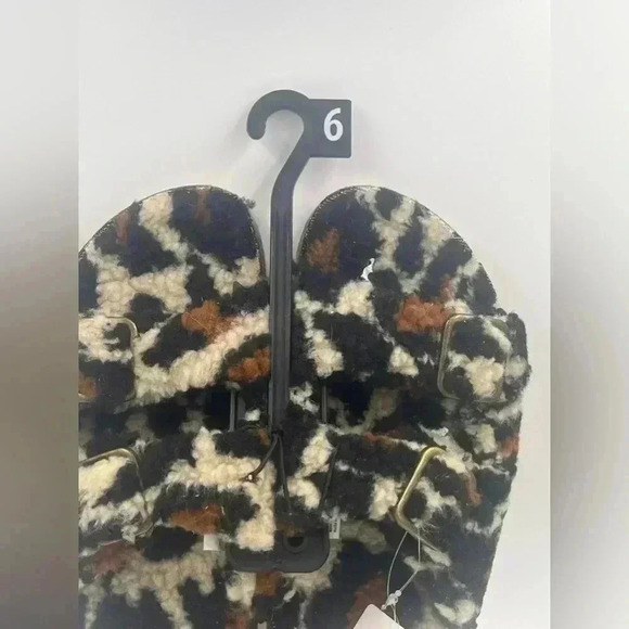 NWT Fuzzy Cheetah Print Sandals - Picture 3 of 8